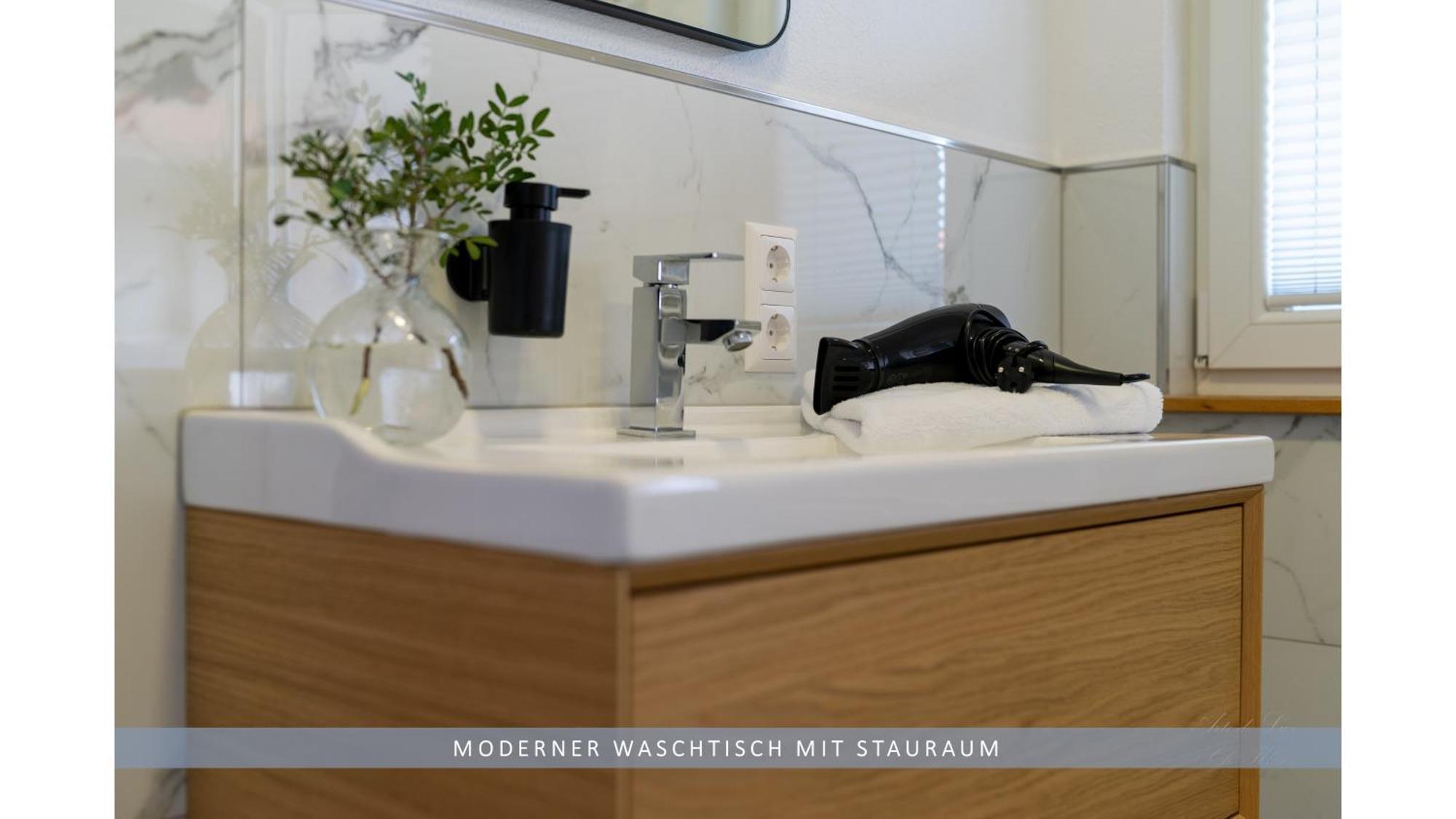 Apartment Leinetal - Bester Schlafkomfort In Hochwertiger Hotelbettwaesche, 3 Zimmer - Grosse Kueche, Duschbad & Parkplatz Northeim Exterior foto